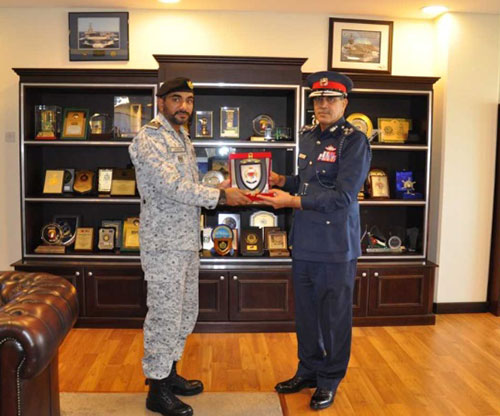 Bahrain’s Coast Guard Commander Receives Commander of Pakistan Navy Ship ‘Shamsheer’