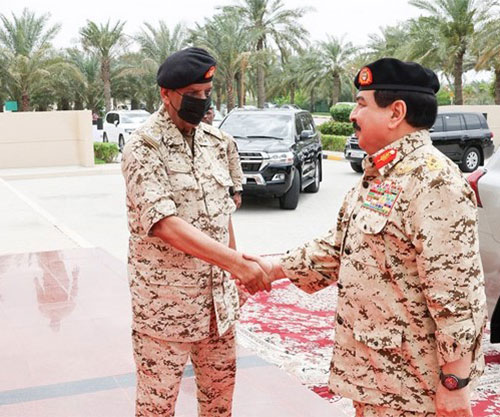 Bahrain’s King Visits General Command of Defence Force 