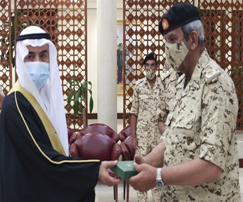 Bahrain Defence Force Honors Top Officers with First Class Medal 