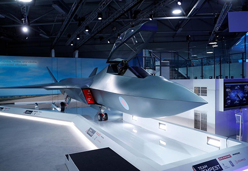 Britain Unveils Model of Tempest Fighter Jet 