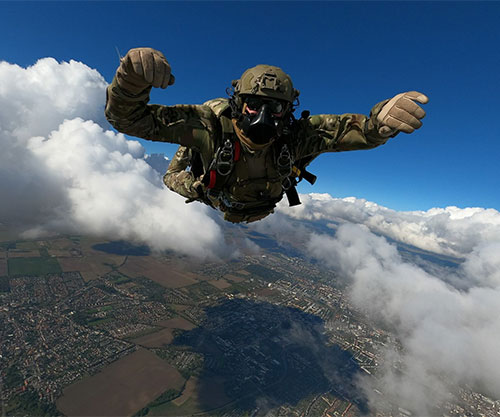 Collins Aerospace Introduces OXYJUMP™ NG Oxygen Supply System for Military Parachutists