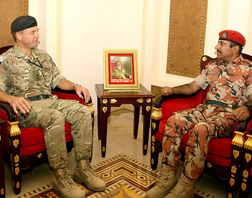Commander of UK’s Joint Expeditionary Force Meets Top Omani Chiefs 