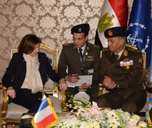 Egypt’s Defense Minister Meets International Counterparts at EDEX 