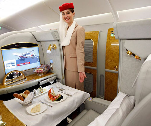 Emirates to Recruit 3,000 Cabin Crew, 500 Airport Services Employees over Next 6 Months
