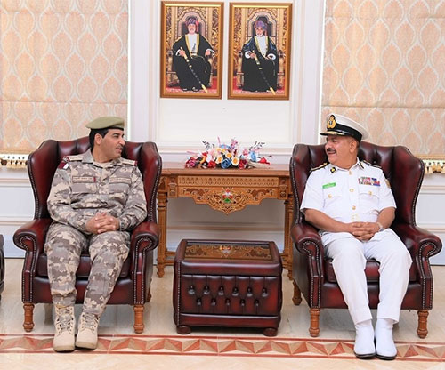 Oman Receives Delegation from Qatar’s College of Defence