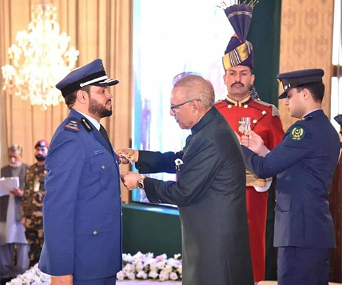 Pakistani President Confers ‘Crescent of Excellence’ Medal on Saudi Military Attaché 