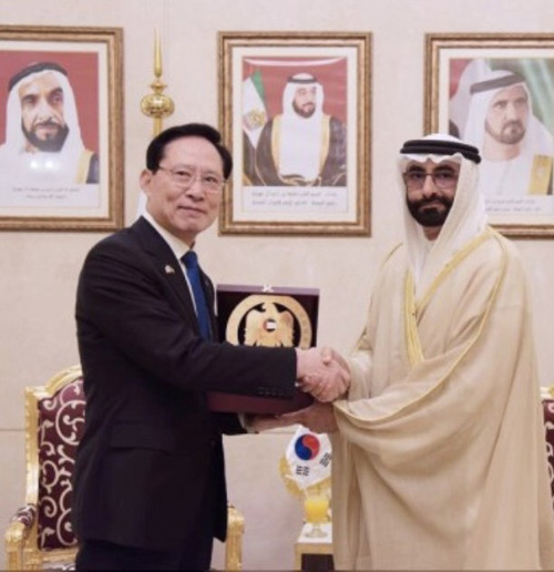 UAE Minister of Defense Receives South Korean Counterpart 