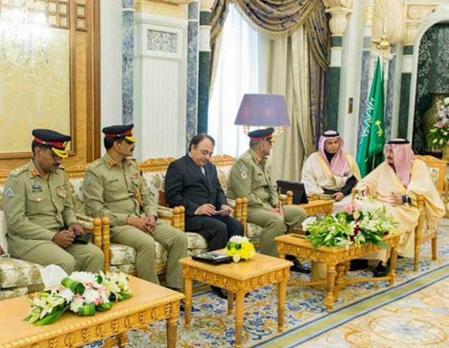 Saudi King Receives Chief of Pakistani Army 