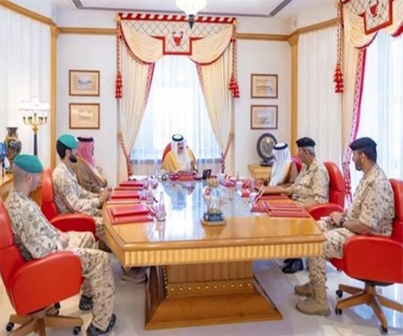 Bahrain’s King Receives Chief of Defence Force, Senior Officers