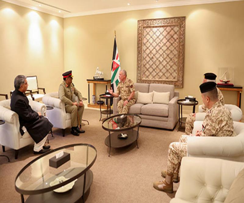 Jordanian King Receives US and Pakistan Army Chiefs