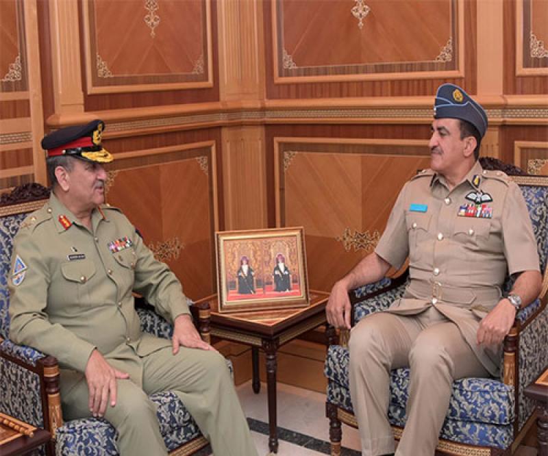Top Omani Commanders Receive Pakistan’s Director General for International Military Cooperation 