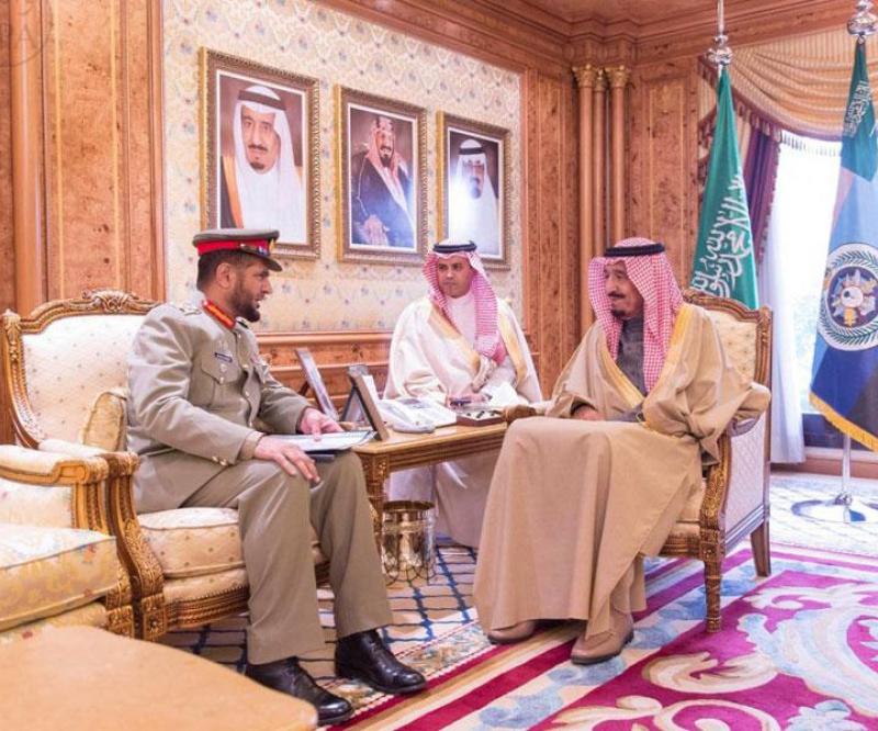 Saudi Crown Heir Receives Oldest Pakistani Officer