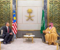 Saudi Crown Prince Receives Malaysian Defense Minister