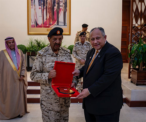 Bahrain’s Commander-in-Chief Receives US Secretary of the Navy