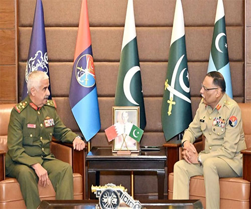 Bahrain’s National Guard Commander Holds Talks with Pakistani Chiefs of Armed, Air Forces 