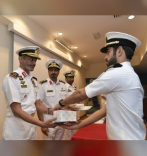 Commander of UAE Navy Attends Graduation Ceremony