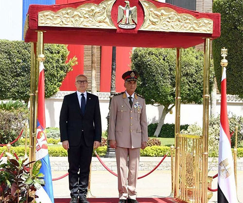 Egypt’s Commander-in-Chief Receives Serbia’s Defense Minister 