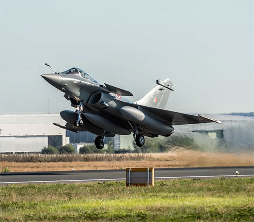 Indian Air Force Receives First Batch of Five Rafale Jets 