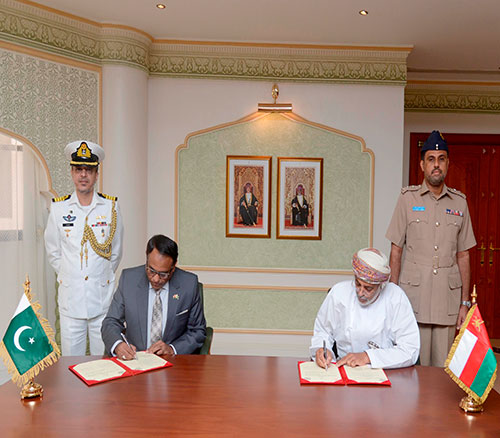 Oman, Pakistan Sign MoU in Military Cooperation