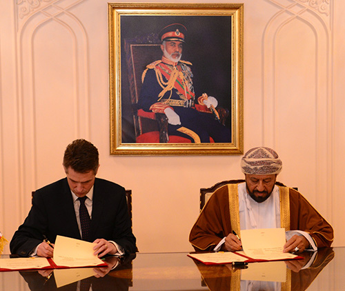 Oman, UK Sign Joint Defense Agreement