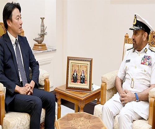 Oman’s Chief of Staff Receives Japanese, Kuwaiti Delegations