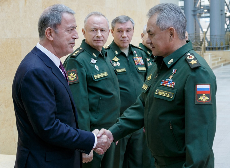 Russian, Turkish Defense Ministers Discuss Military Cooperation