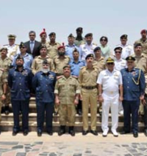 Pakistani Defense College Delegation Tours Bahrain’s National Guard