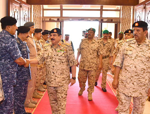 Bahrain’s King Visits Defense Force’s General Command