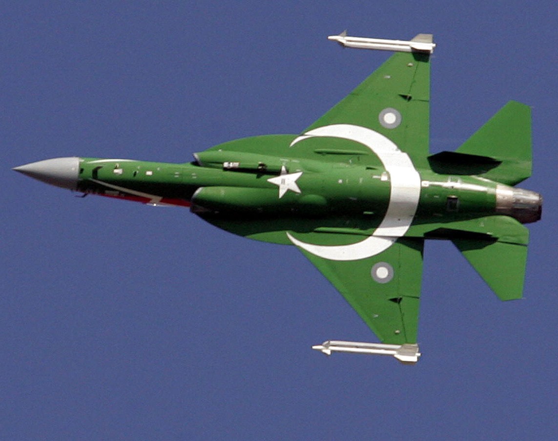 Pakistan’s JF-17 Thunder Performs Dazzling Display at Polish Airshow