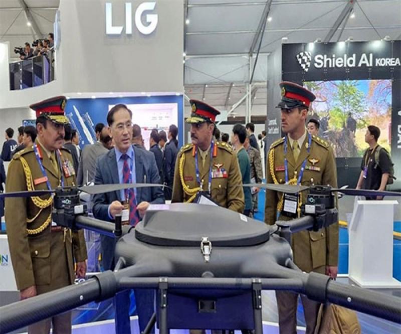 Commander of Royal Army of Oman Attends Opening Ceremony of KADEX 2024