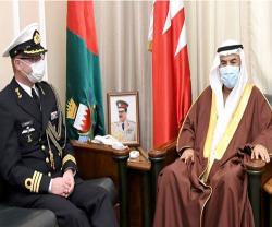 Bahrain’s Defense Minister Receives New Dutch, Australian Military Attachés