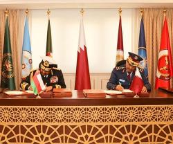 Oman, Qatar Sign MoUs for Joint Military Cooperation 