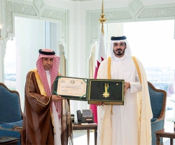 Qatar’s Amir Awarded Prince Naif Medal for Arab Security of the Excellent Class