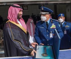 Saudi Crown Prince Patronizes Graduation Ceremony at King Faisal Air College