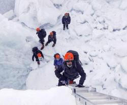 Abu Dhabi Crown Prince Hails UAE Armed Forces’ Everest Climbers